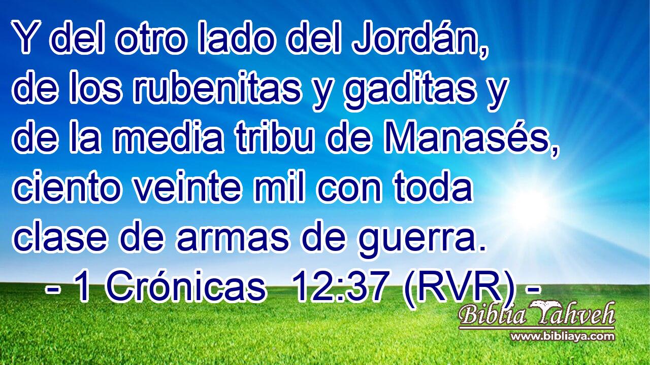 Y del otro lado del Jordán, de los rubenitas y gaditas y de la media tribu de Manasés, ciento veinte mil con toda clase de armas de guerra.