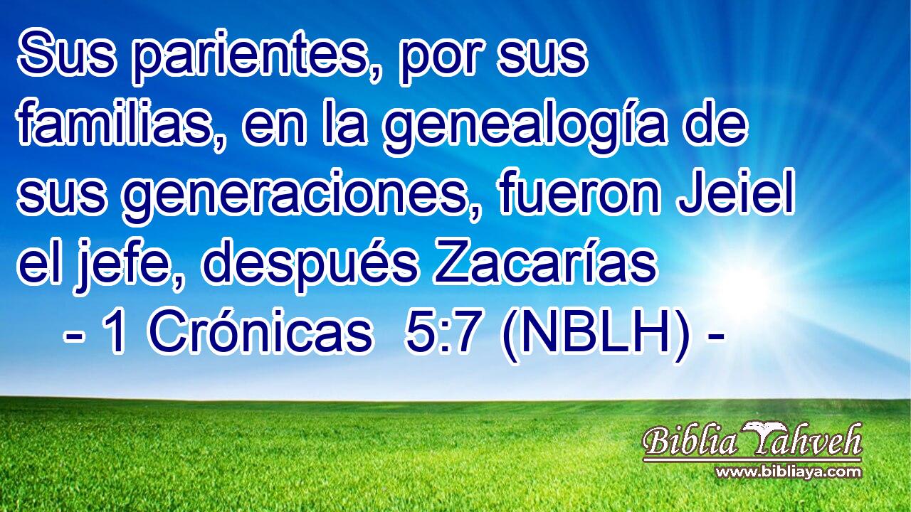  Sus parientes, por sus familias, en la genealogía de sus generaciones, fueron Jeiel el jefe, después Zacarías 
