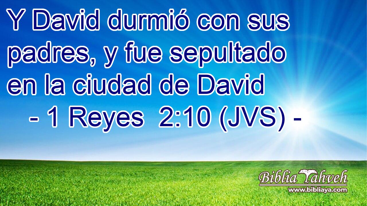 Y David durmió con sus padres, y fue sepultado en la ciudad de David