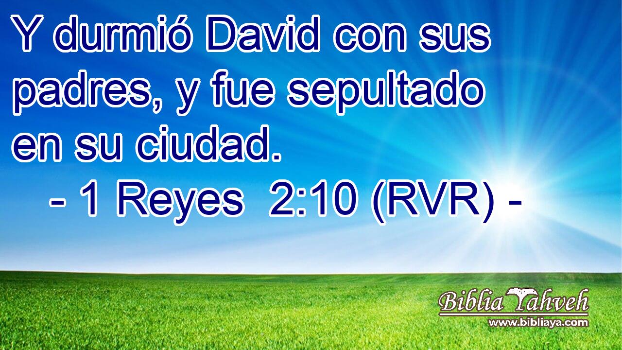 Y durmió David con sus padres, y fue sepultado en su ciudad.