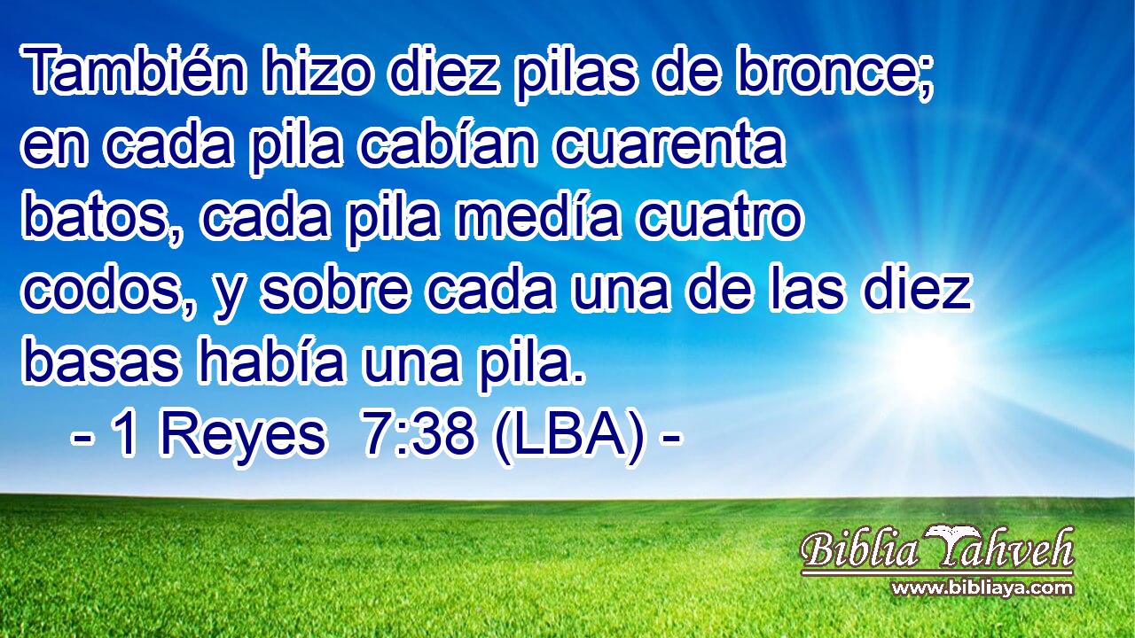También hizo diez pilas de bronce; en cada pila cabían cuarenta batos, cada pila medía cuatro codos, y sobre cada una de las diez basas había una pila.