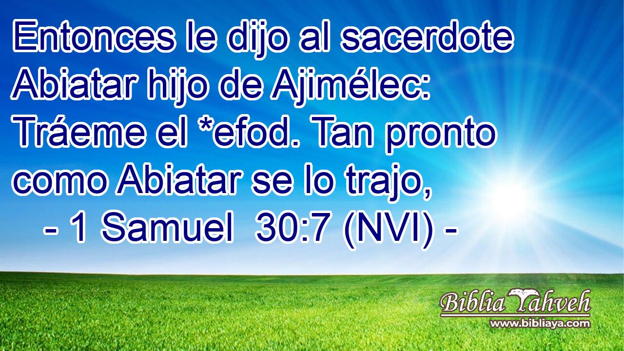  Entonces le dijo al sacerdote Abiatar hijo de Ajimélec: Tráeme el *efod. Tan pronto como Abiatar se lo trajo, 