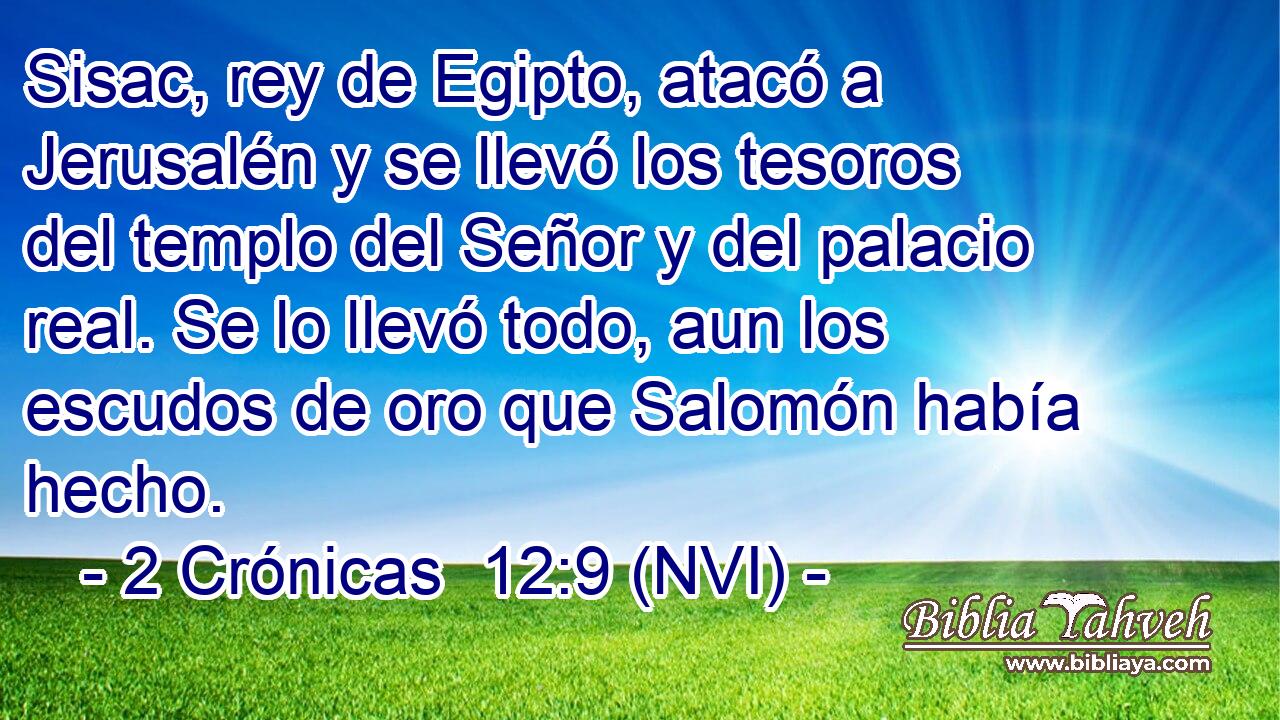  Sisac, rey de Egipto, atacó a Jerusalén y se llevó los tesoros del templo del Señor y del palacio real. Se lo llevó todo, aun los escudos de oro que Salomón había hecho. 