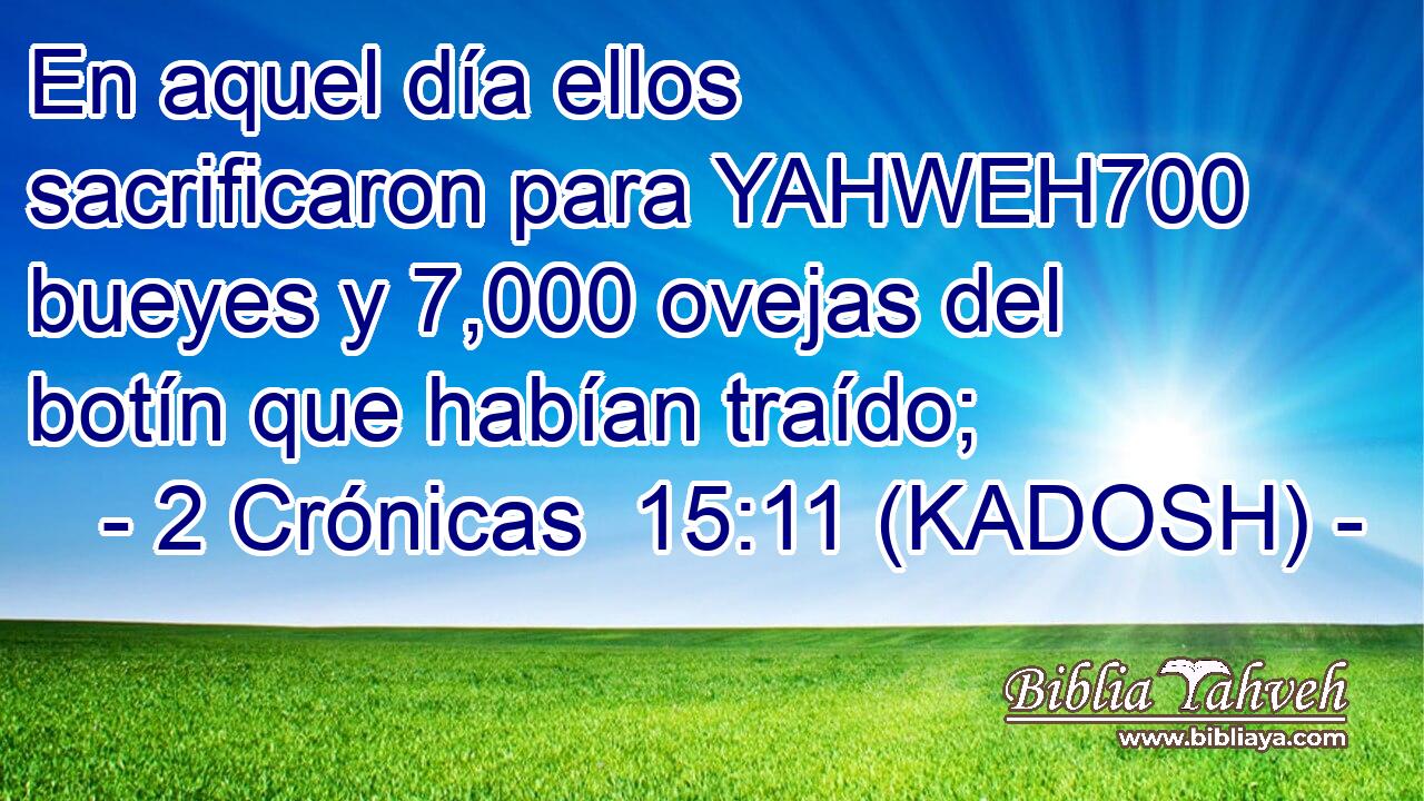  En aquel día ellos sacrificaron para YAHWEH700 bueyes y 7,000 ovejas del botín que habían traído; 