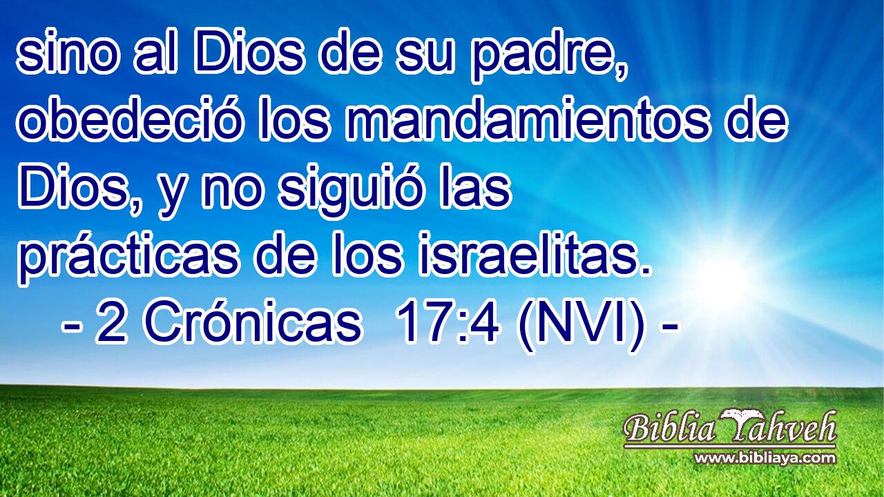  sino al Dios de su padre, obedeció los mandamientos de Dios, y no siguió las prácticas de los israelitas. 