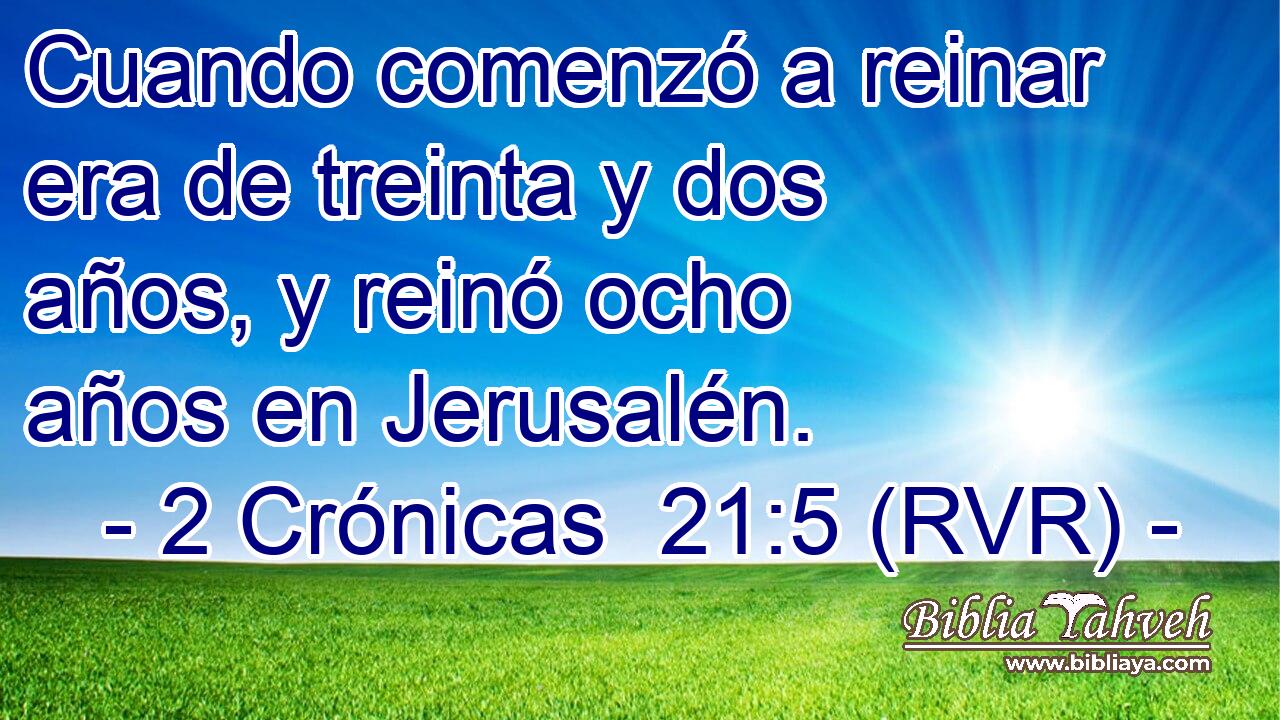 Cuando comenzó a reinar era de treinta y dos años, y reinó ocho años en Jerusalén.
