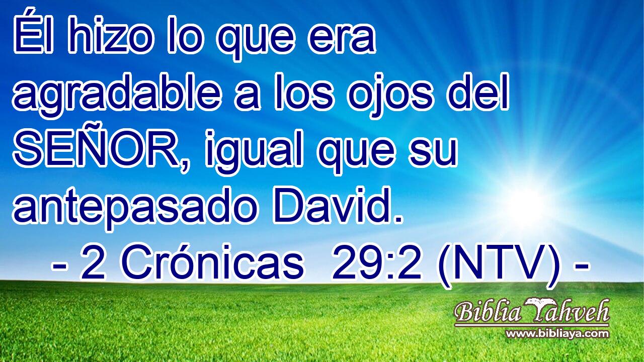 Él hizo lo que era agradable a los ojos del SEÑOR, igual que su antepasado David.