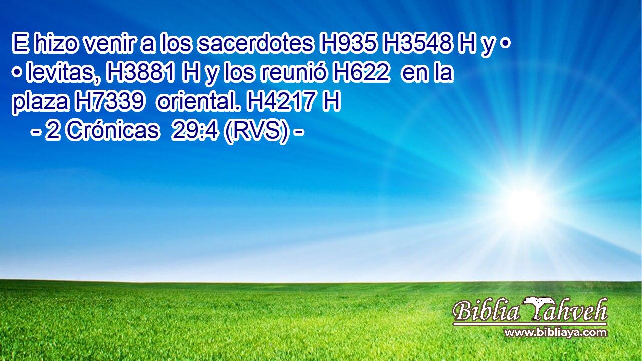 E hizo venir a los sacerdotes H935 H3548 H y • • levitas, H3881 H y los reunió H622  en la plaza H7339  oriental. H4217 H 