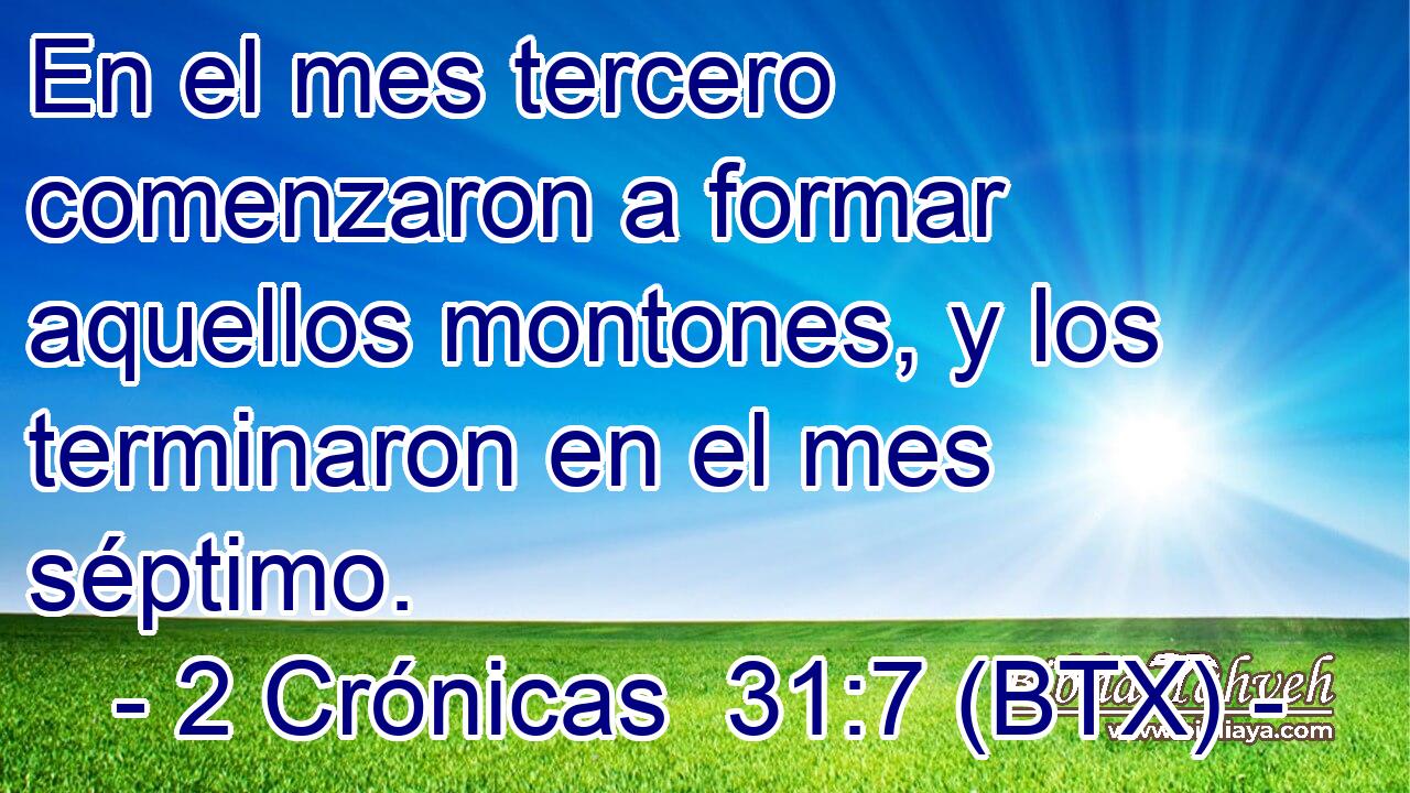 En el mes tercero comenzaron a formar aquellos montones, y los terminaron en el mes séptimo.