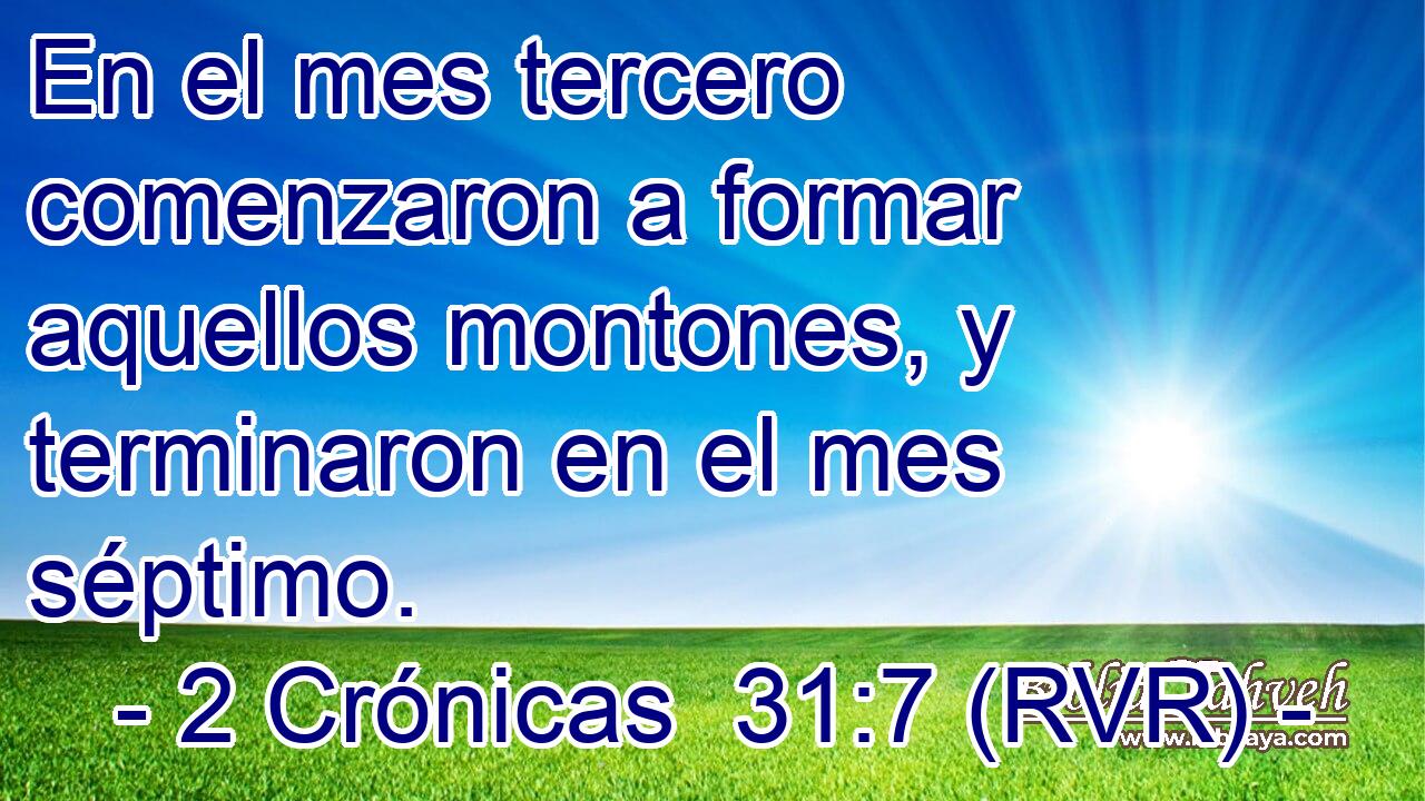 En el mes tercero comenzaron a formar aquellos montones, y terminaron en el mes séptimo.
