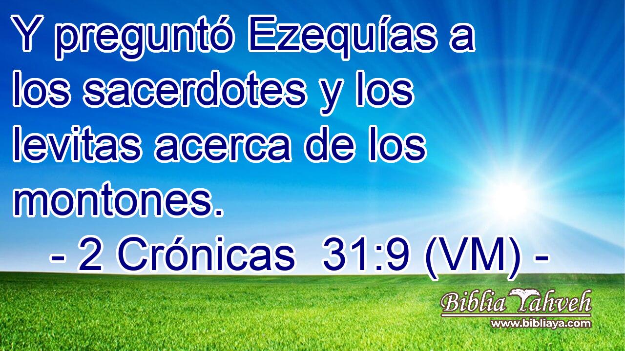  Y preguntó Ezequías a los sacerdotes y los levitas acerca de los montones. 