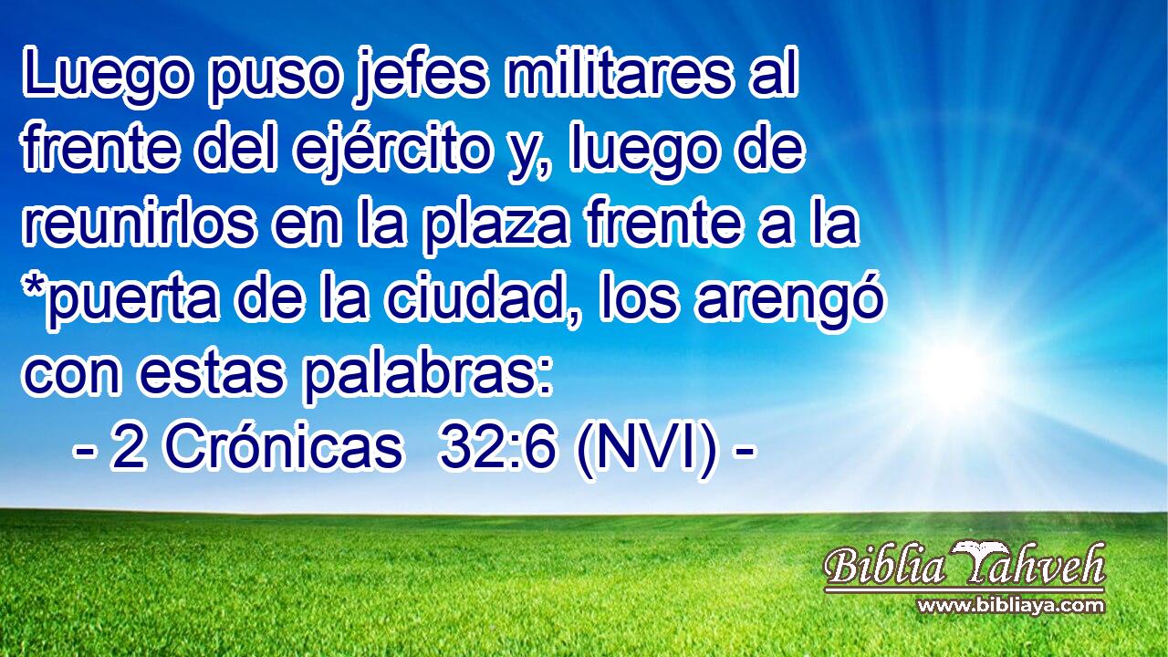  Luego puso jefes militares al frente del ejército y, luego de reunirlos en la plaza frente a la *puerta de la ciudad, los arengó con estas palabras: 
