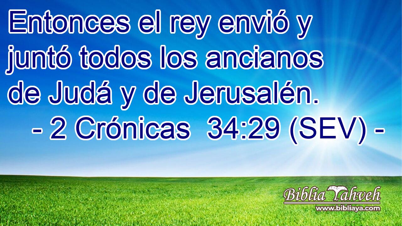 Entonces el rey envió y juntó todos los ancianos de Judá y de Jerusalén.