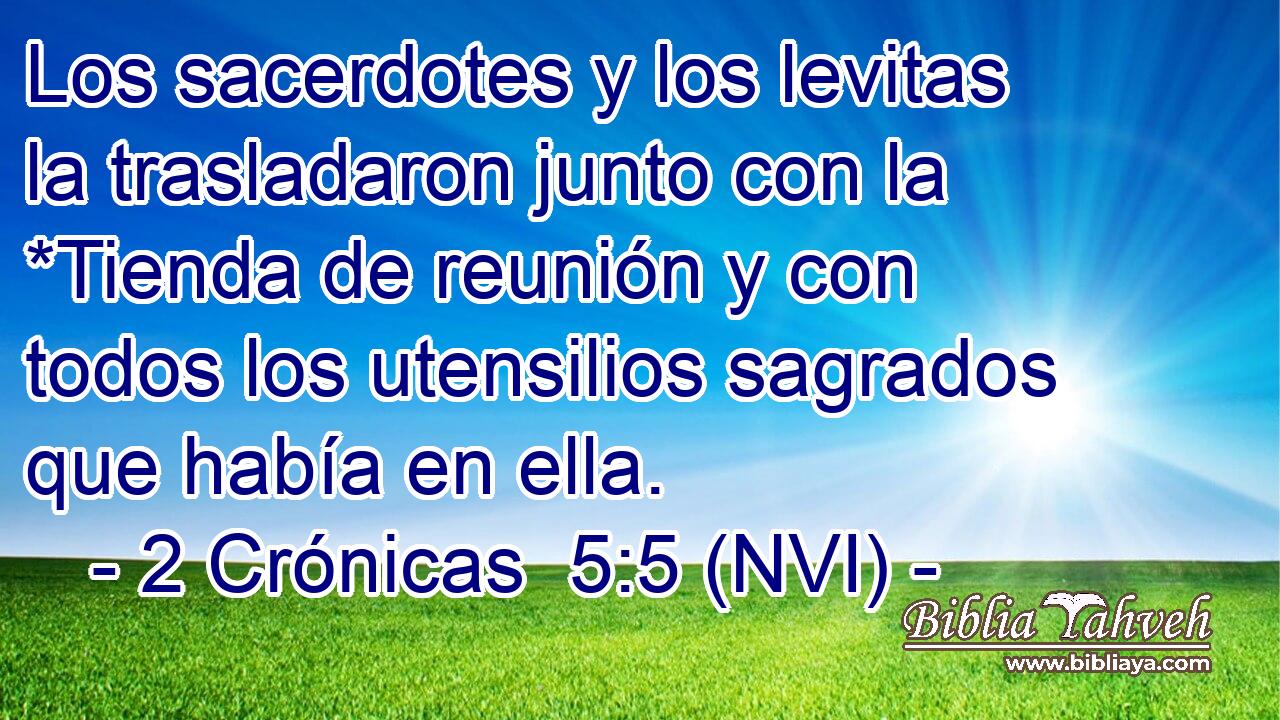  Los sacerdotes y los levitas la trasladaron junto con la *Tienda de reunión y con todos los utensilios sagrados que había en ella. 