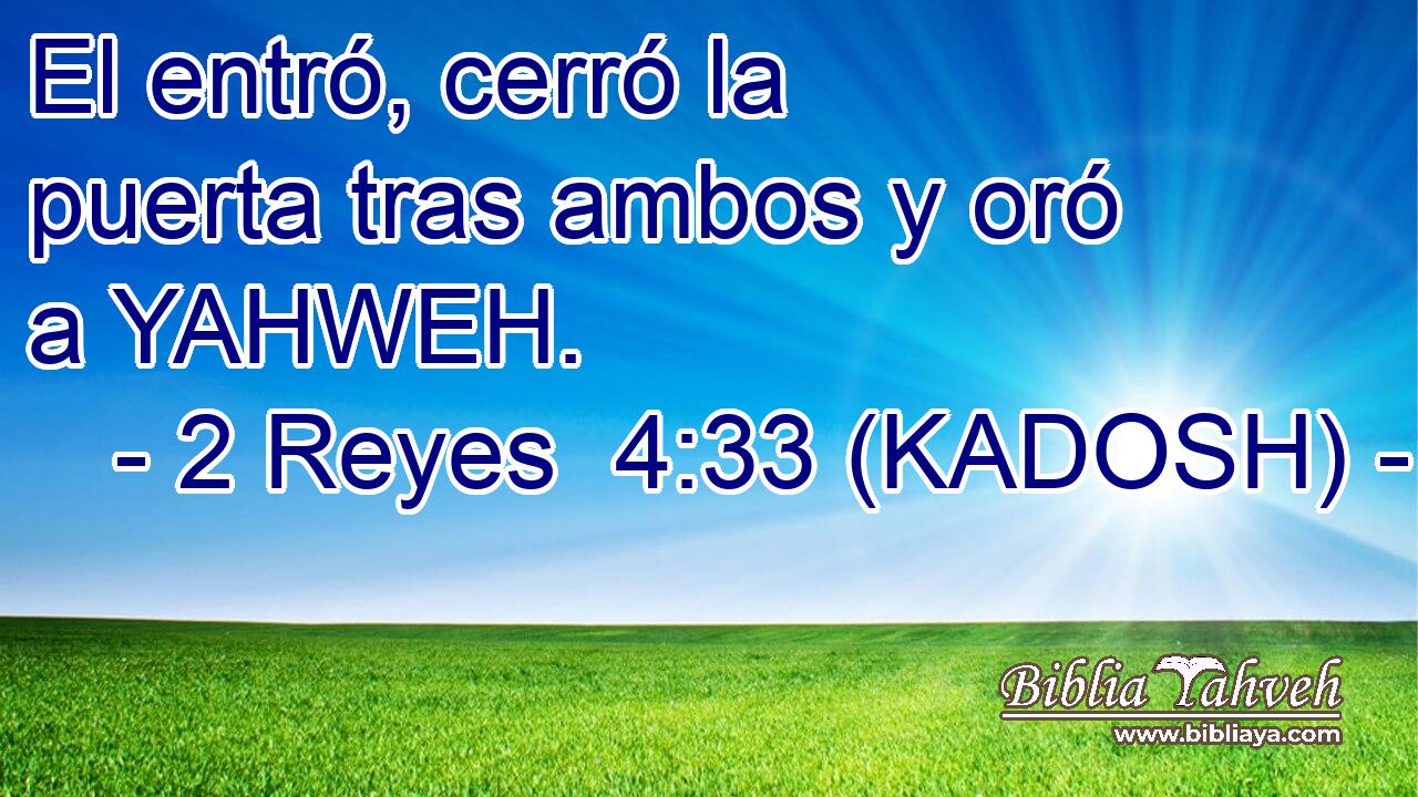  El entró, cerró la puerta tras ambos y oró a YAHWEH. 