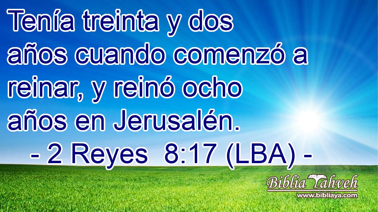 Tenía treinta y dos años cuando comenzó a reinar, y reinó ocho años en Jerusalén.