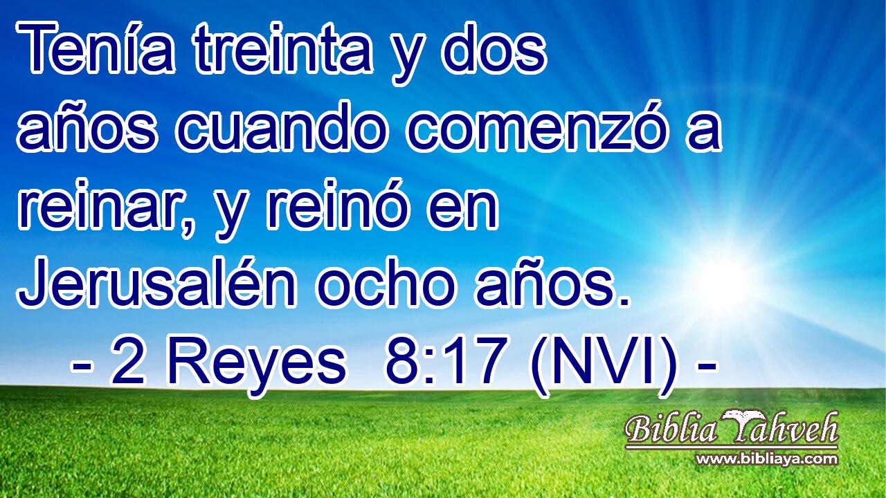  Tenía treinta y dos años cuando comenzó a reinar, y reinó en Jerusalén ocho años. 