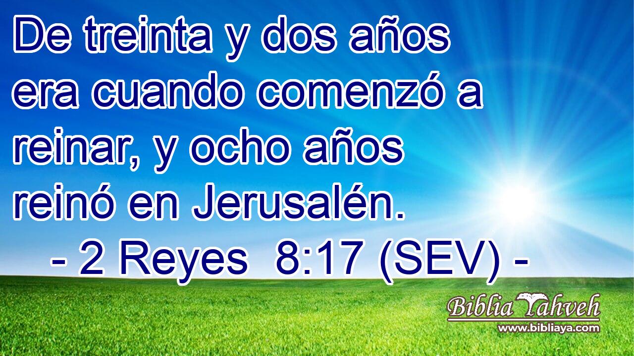 De treinta y dos años era cuando comenzó a reinar, y ocho años reinó en Jerusalén.