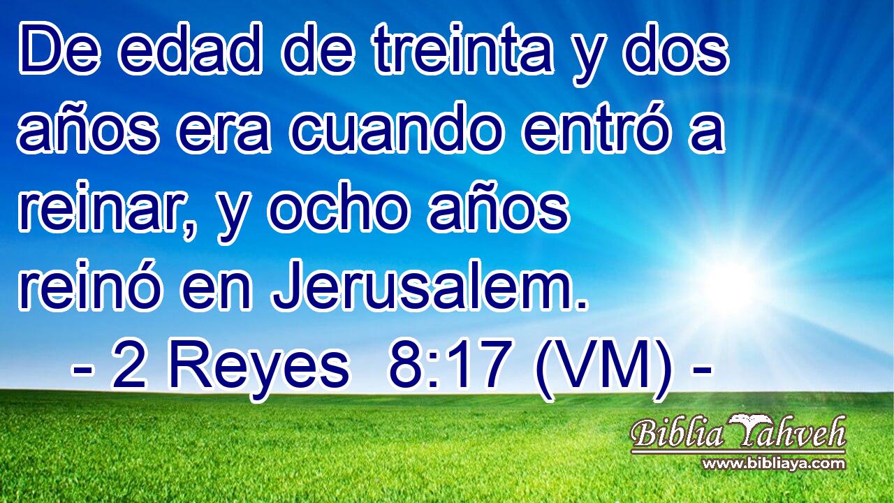  De edad de treinta y dos años era cuando entró a reinar, y ocho años reinó en Jerusalem. 