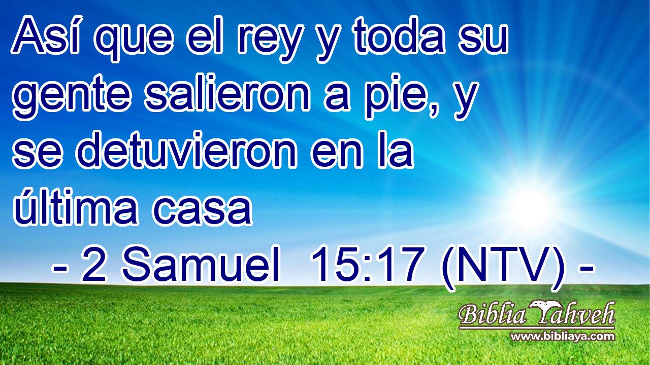Así que el rey y toda su gente salieron a pie, y se detuvieron en la última casa