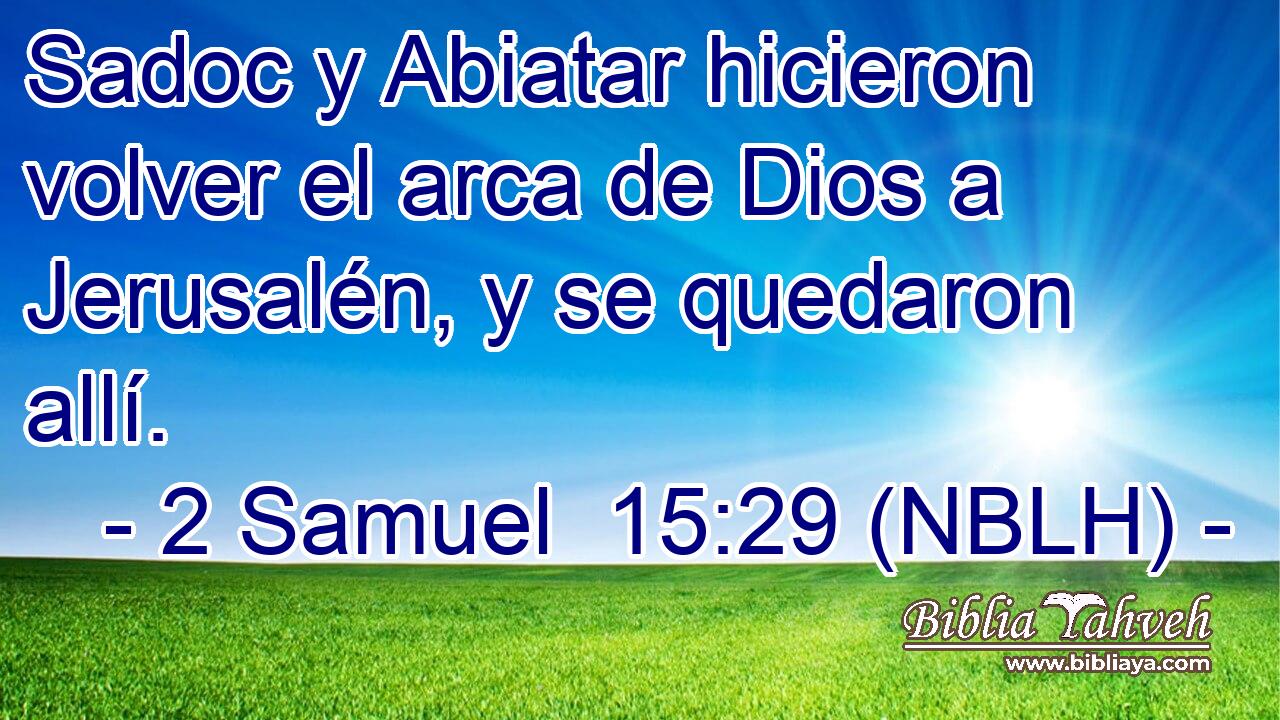  Sadoc y Abiatar hicieron volver el arca de Dios a Jerusalén, y se quedaron allí. 