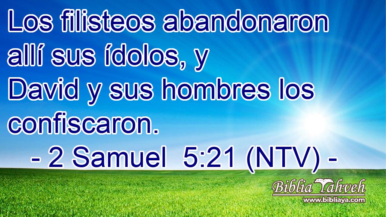Los filisteos abandonaron allí sus ídolos, y David y sus hombres los confiscaron.