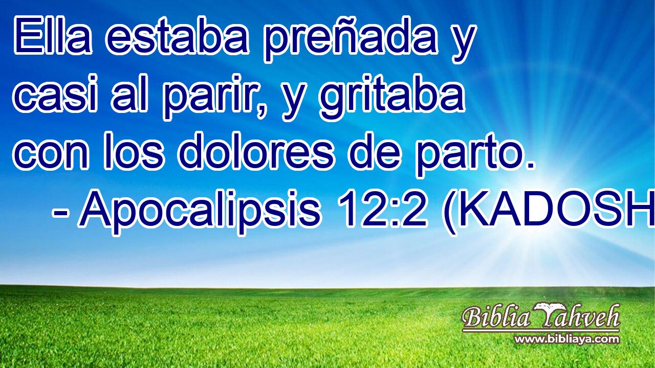  Ella estaba preñada y casi al parir, y gritaba con los dolores de parto. 