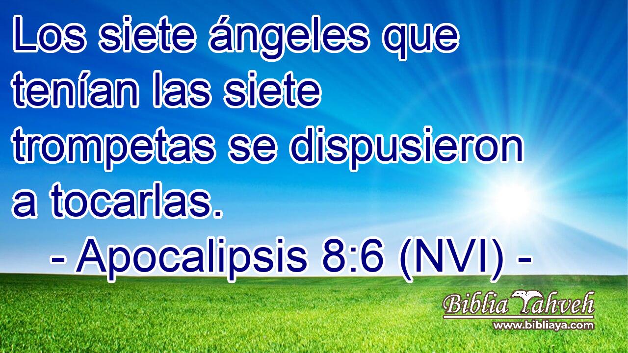  Los siete ángeles que tenían las siete trompetas se dispusieron a tocarlas. 