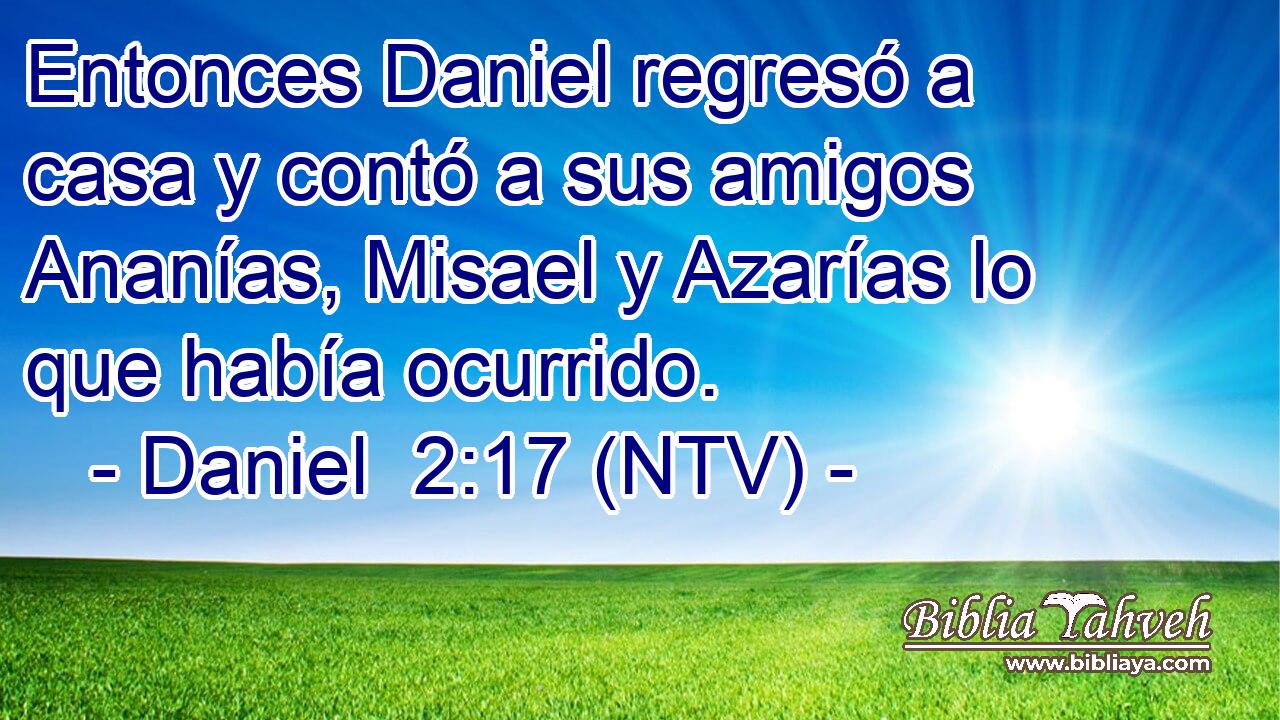 Entonces Daniel regresó a casa y contó a sus amigos Ananías, Misael y Azarías lo que había ocurrido.