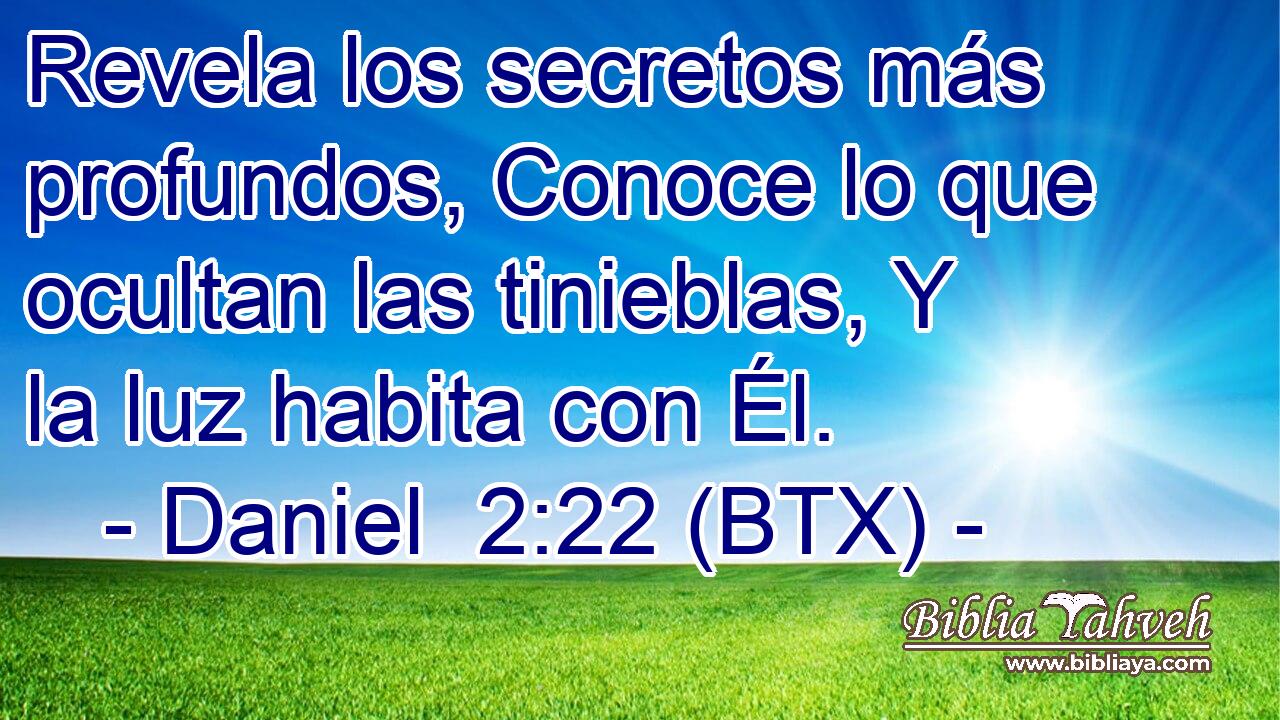 Revela los secretos más profundos, Conoce lo que ocultan las tinieblas, Y la luz habita con Él.