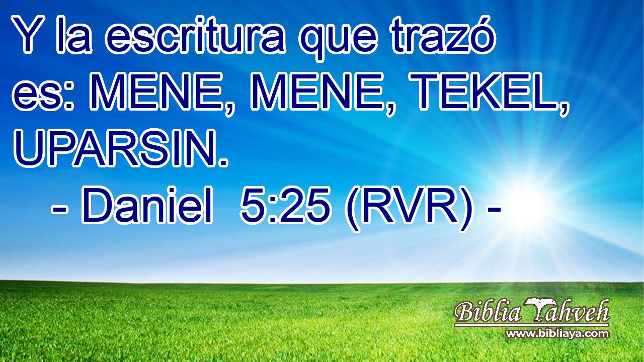 Y la escritura que trazó es: MENE, MENE, TEKEL, UPARSIN.