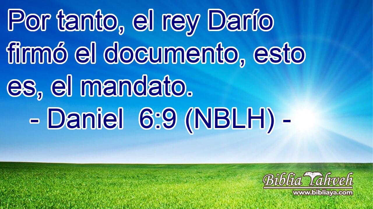  Por tanto, el rey Darío firmó el documento, esto es, el mandato. 