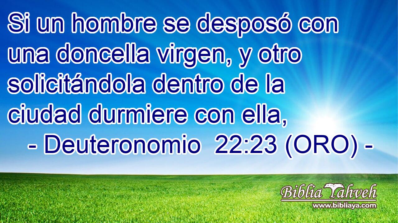  Si un hombre se desposó con una doncella virgen, y otro solicitándola dentro de la ciudad durmiere con ella, 