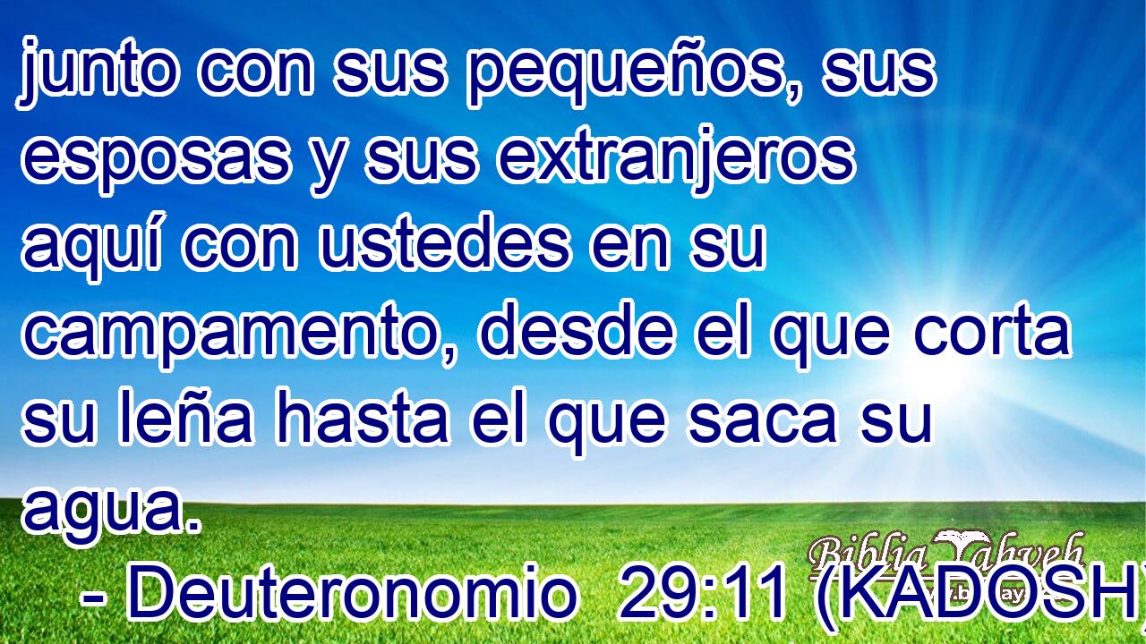  junto con sus pequeños, sus esposas y sus extranjeros aquí con ustedes en su campamento, desde el que corta su leña hasta el que saca su agua. 