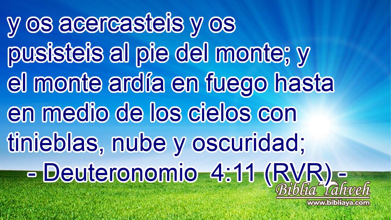 y os acercasteis y os pusisteis al pie del monte; y el monte ardía en fuego hasta en medio de los cielos con tinieblas, nube y oscuridad;