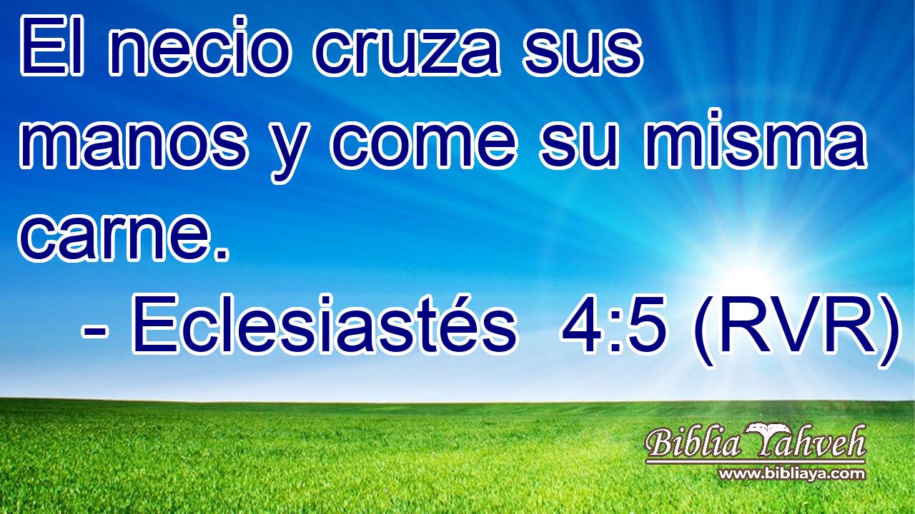 El necio cruza sus manos y come su misma carne.