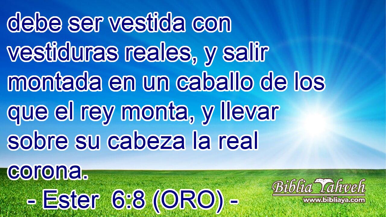  debe ser vestida con vestiduras reales, y salir montada en un caballo de los que el rey monta, y llevar sobre su cabeza la real corona. 