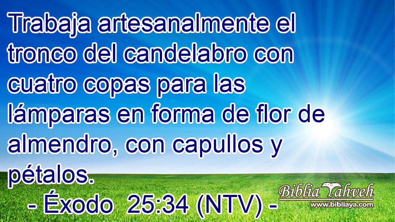 Trabaja artesanalmente el tronco del candelabro con cuatro copas para las lámparas en forma de flor de almendro, con capullos y pétalos.