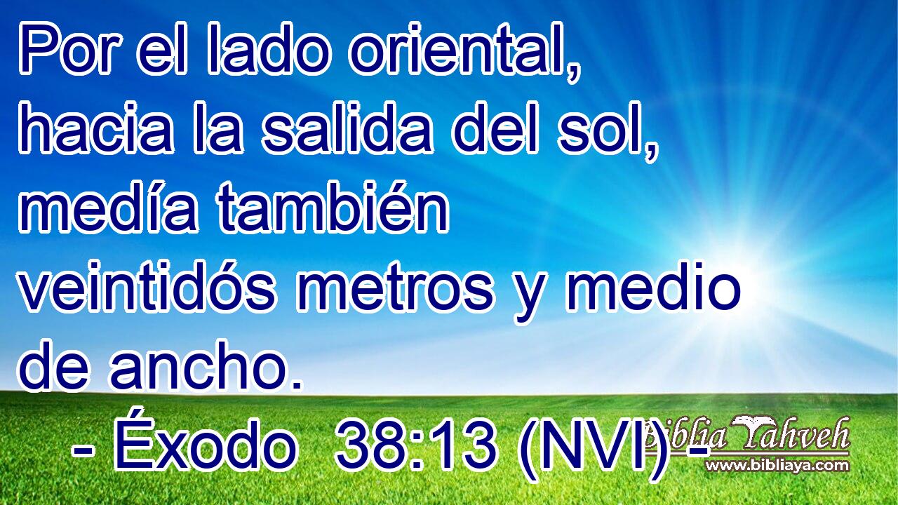  Por el lado oriental, hacia la salida del sol, medía también veintidós metros y medio de ancho. 