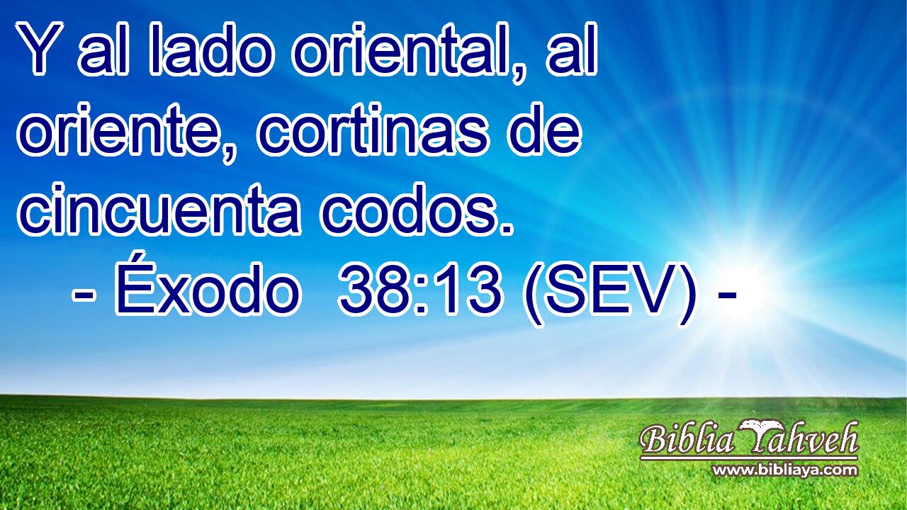 Y al lado oriental, al oriente, cortinas de cincuenta codos.