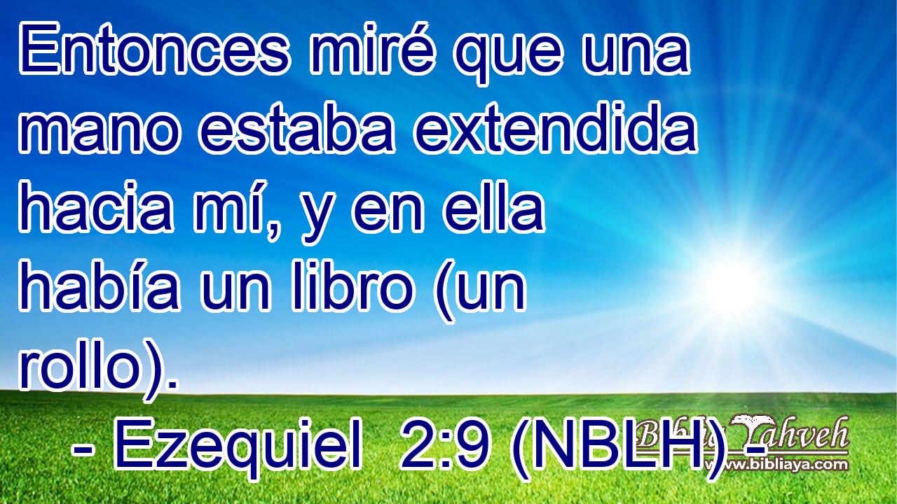  Entonces miré que una mano estaba extendida hacia mí, y en ella había un libro (un rollo). 