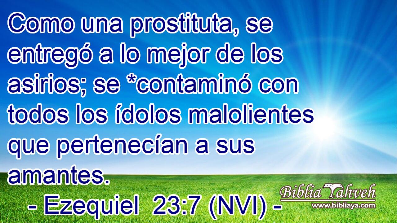  Como una prostituta, se entregó a lo mejor de los asirios; se *contaminó con todos los ídolos malolientes que pertenecían a sus amantes. 