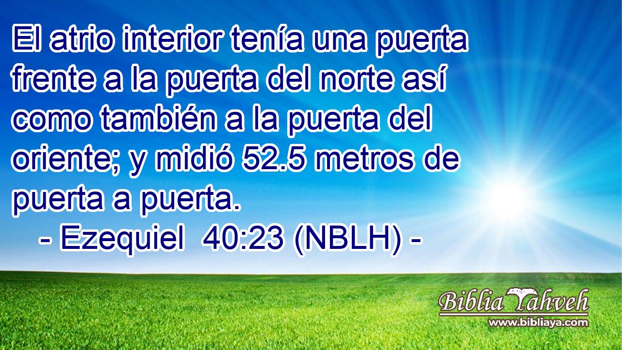  El atrio interior tenía una puerta frente a la puerta del norte así como también a la puerta del oriente; y midió 52.5 metros de puerta a puerta. 