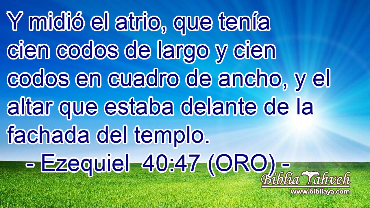  Y midió el atrio, que tenía cien codos de largo y cien codos en cuadro de ancho, y el altar que estaba delante de la fachada del templo. 