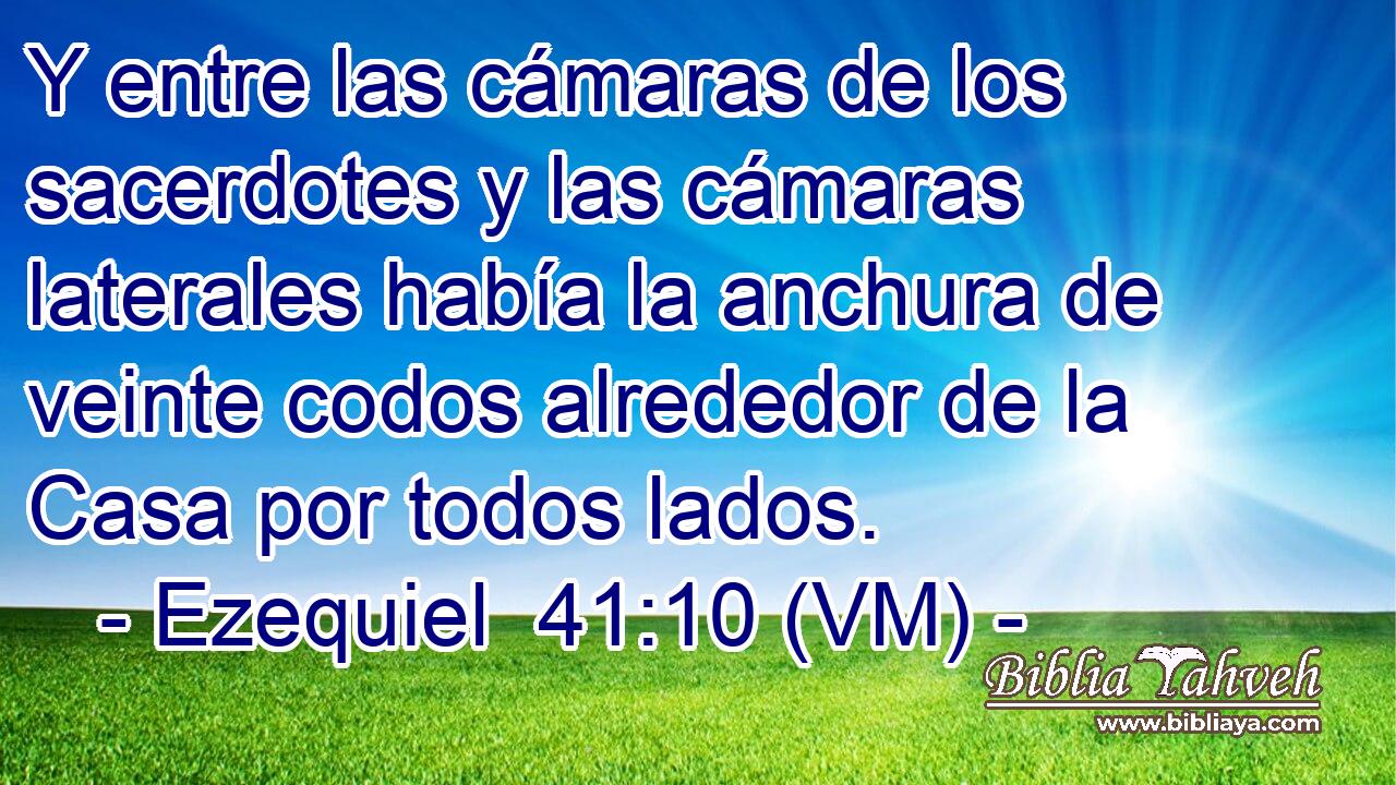  Y entre las cámaras de los sacerdotes y las cámaras laterales había la anchura de veinte codos alrededor de la Casa por todos lados. 