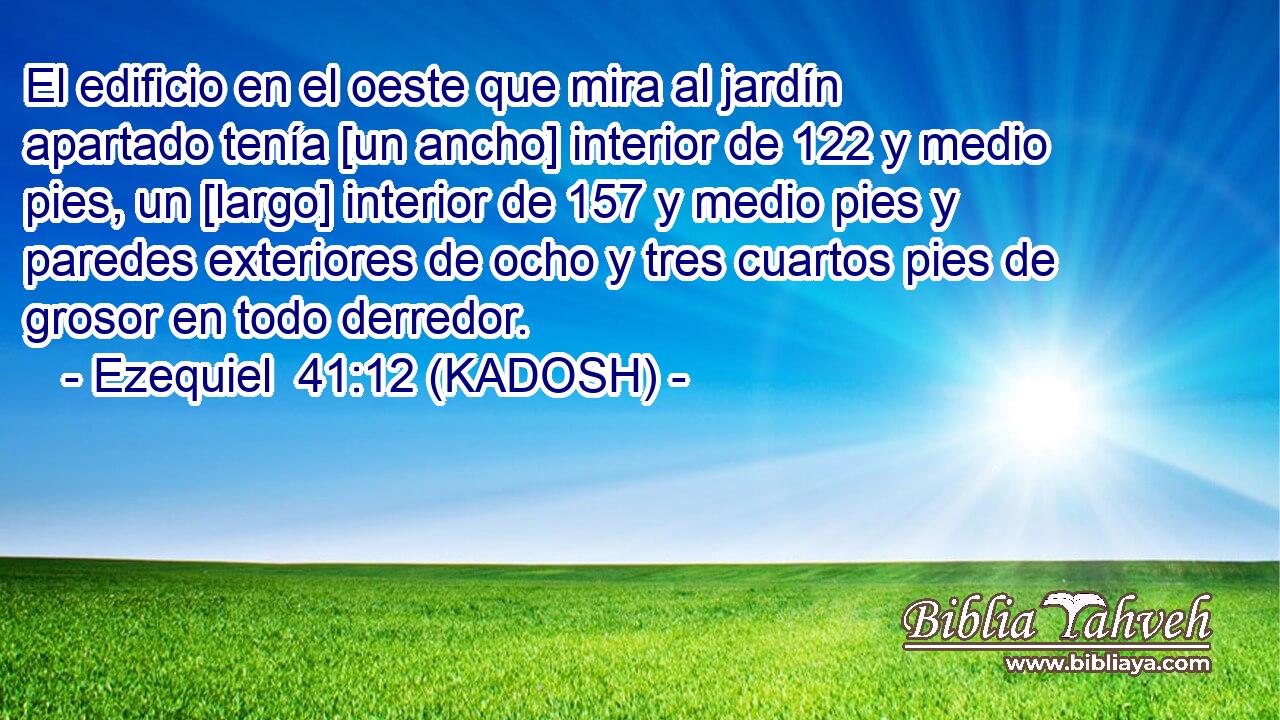  El edificio en el oeste que mira al jardín apartado tenía [un ancho] interior de 122 y medio pies, un [largo] interior de 157 y medio pies y paredes exteriores de ocho y tres cuartos pies de grosor en todo derredor. 