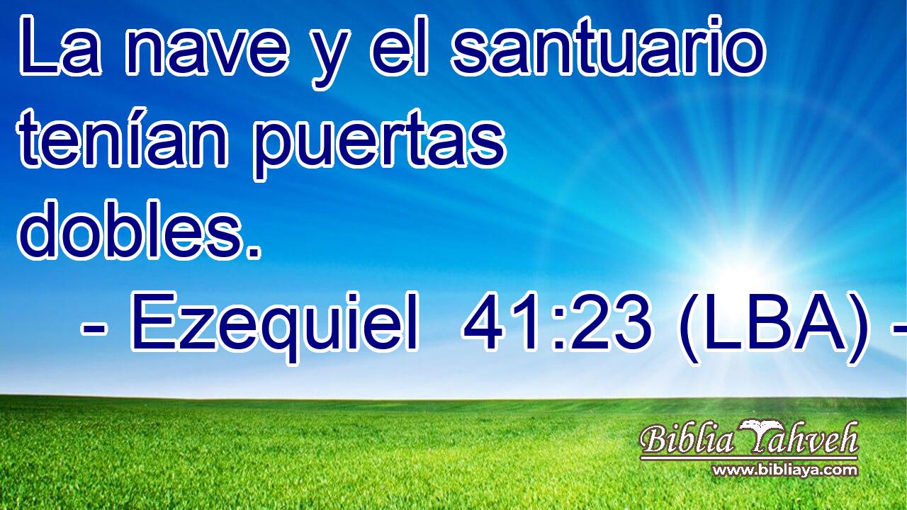 La nave y el santuario tenían puertas dobles.