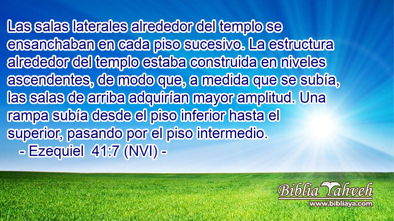  Las salas laterales alrededor del templo se ensanchaban en cada piso sucesivo. La estructura alrededor del templo estaba construida en niveles ascendentes, de modo que, a medida que se subía, las salas de arriba adquirían mayor amplitud. Una rampa subía desde el piso inferior hasta el superior, pasando por el piso intermedio. 