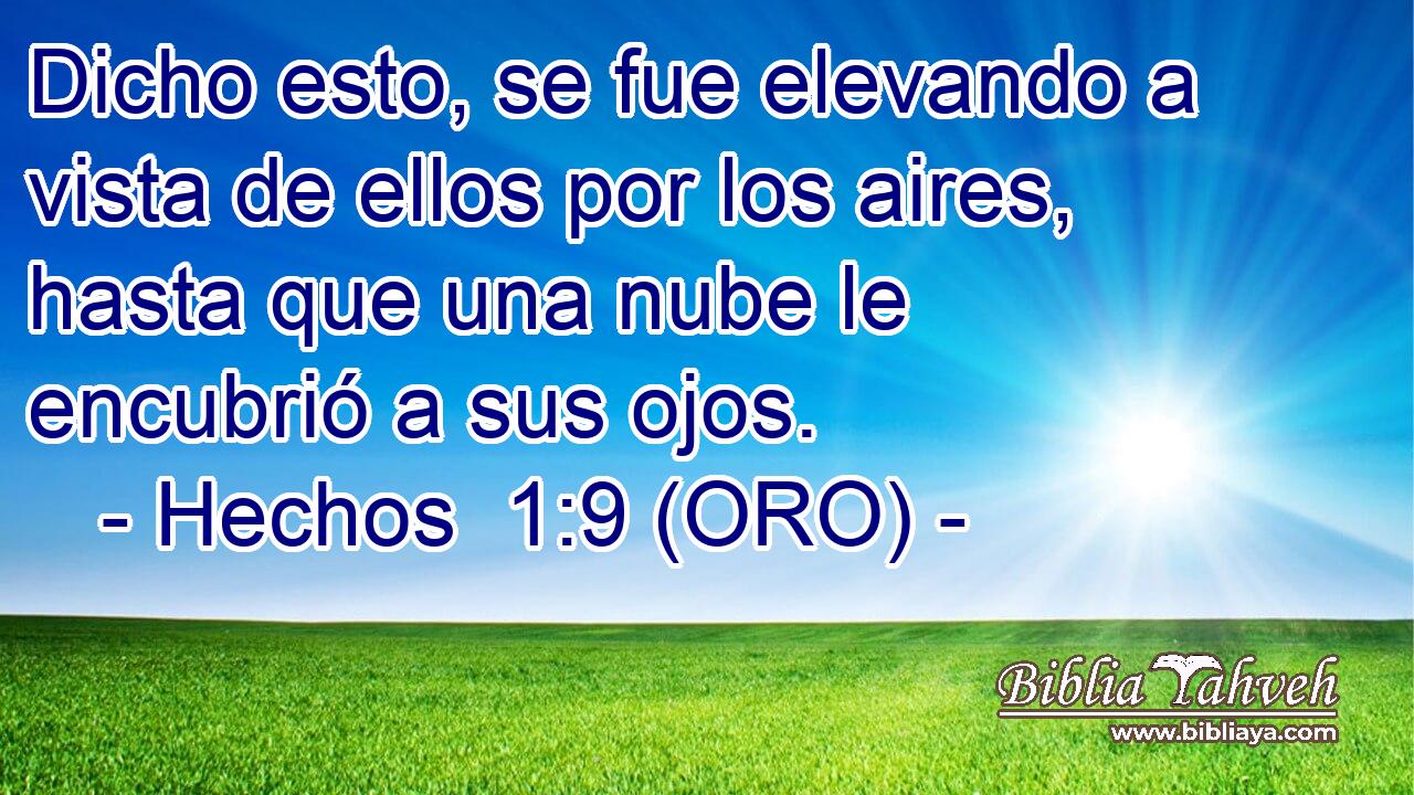  Dicho esto, se fue elevando a vista de ellos por los aires, hasta que una nube le encubrió a sus ojos. 