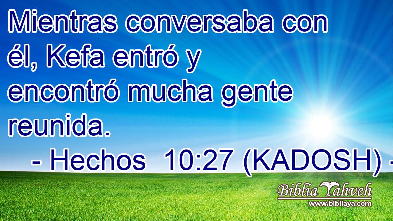  Mientras conversaba con él, Kefa entró y encontró mucha gente reunida. 